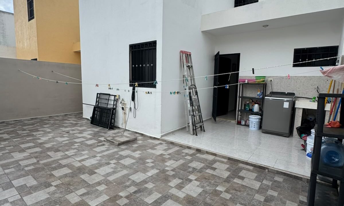 Casa en Venta en santa fe Cancun con recamara en planta baja y baño completo (14)