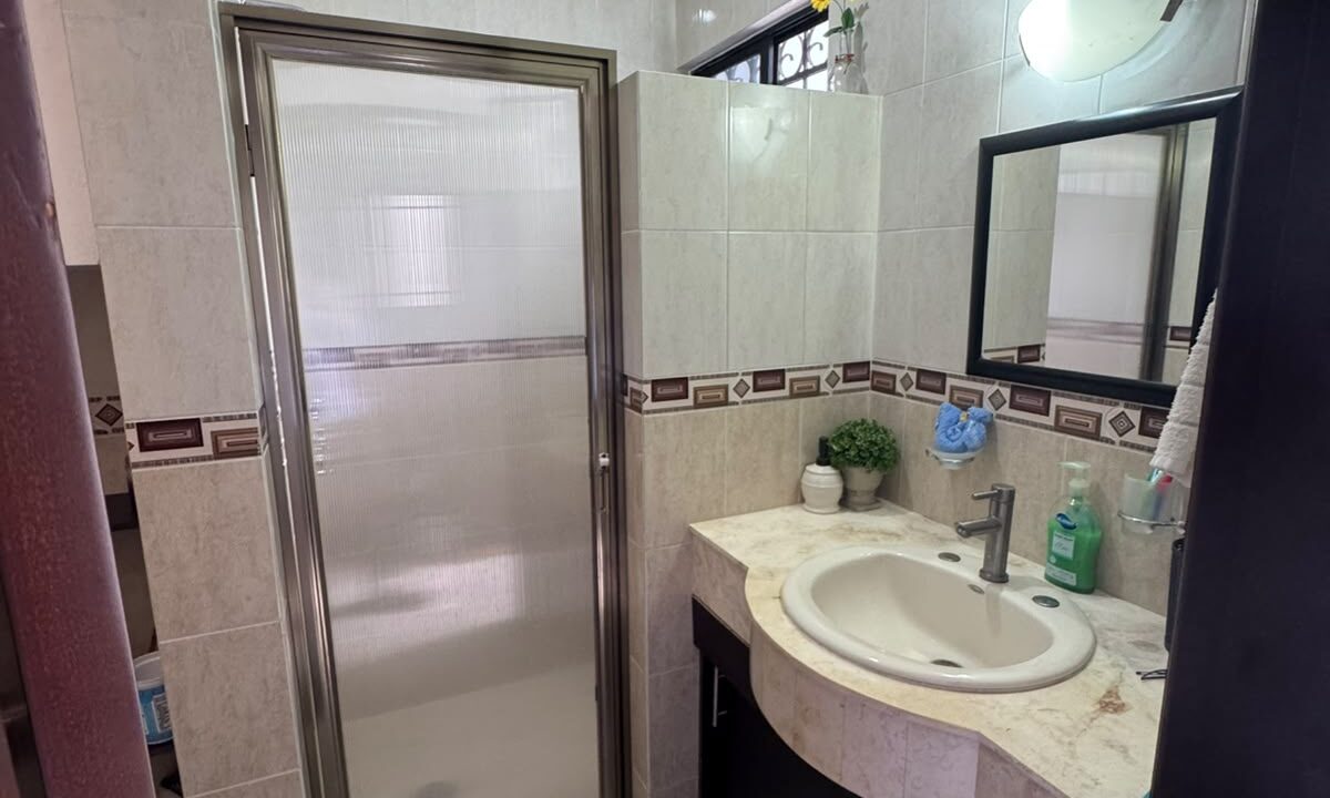Casa en Venta en santa fe Cancun con recamara en planta baja y baño completo (21)