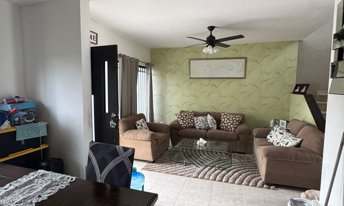 Casa en Venta en santa fe Cancun con recamara en planta baja y baño completo (23)