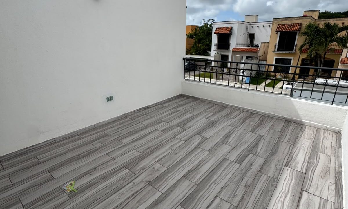 Casa en Venta en santa fe Cancun con recamara en planta baja y baño completo (34)