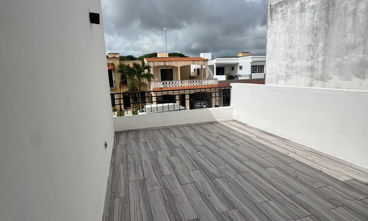 Casa en Venta en santa fe Cancun con recamara en planta baja y baño completo (35)