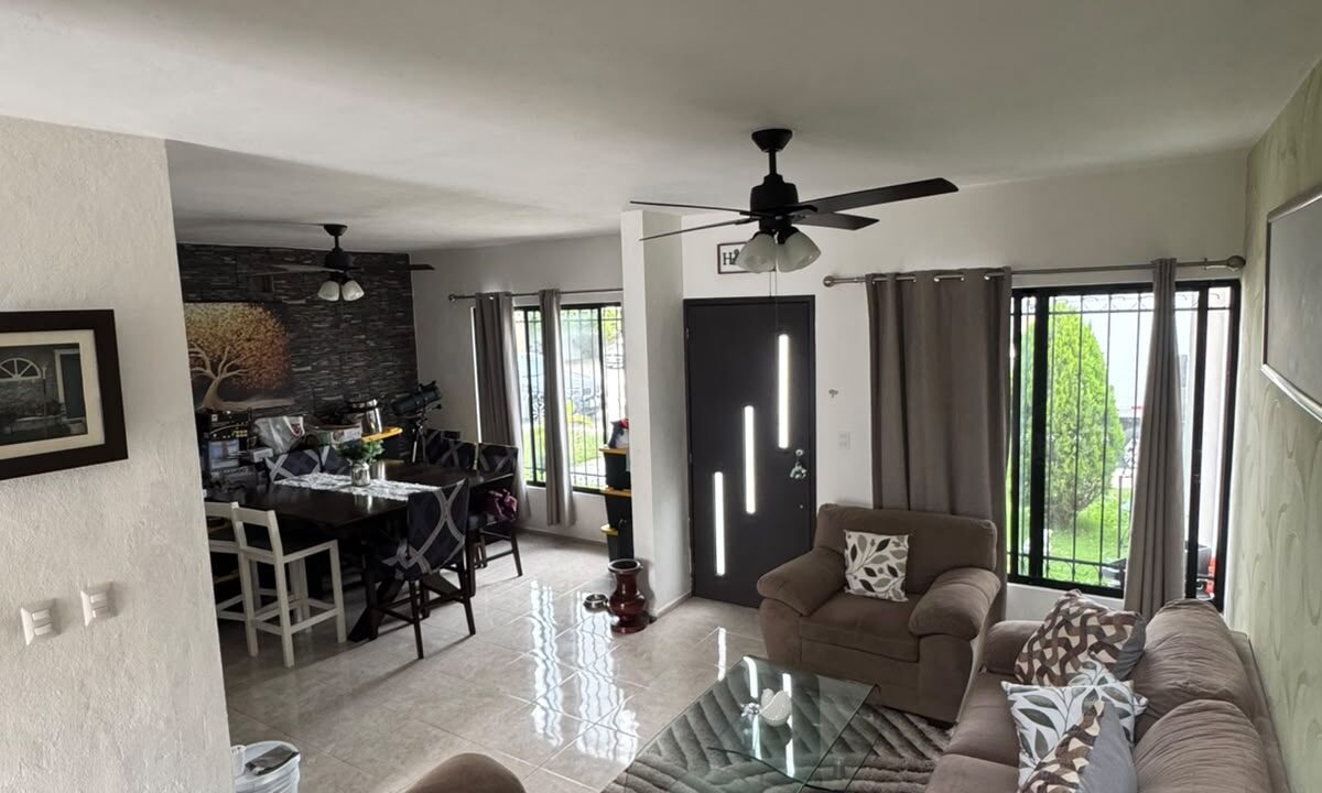 Casa en Venta en santa fe Cancun con recamara en planta baja y baño completo (36)