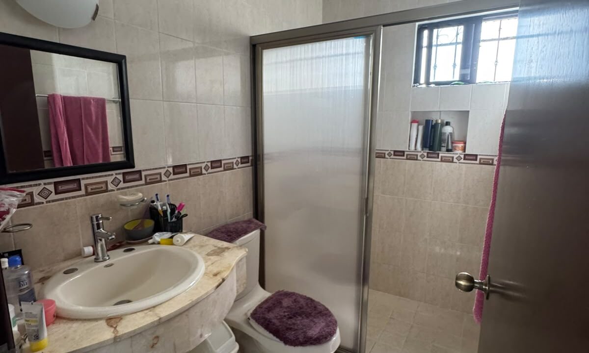 Casa en Venta en santa fe Cancun con recamara en planta baja y baño completo (39)