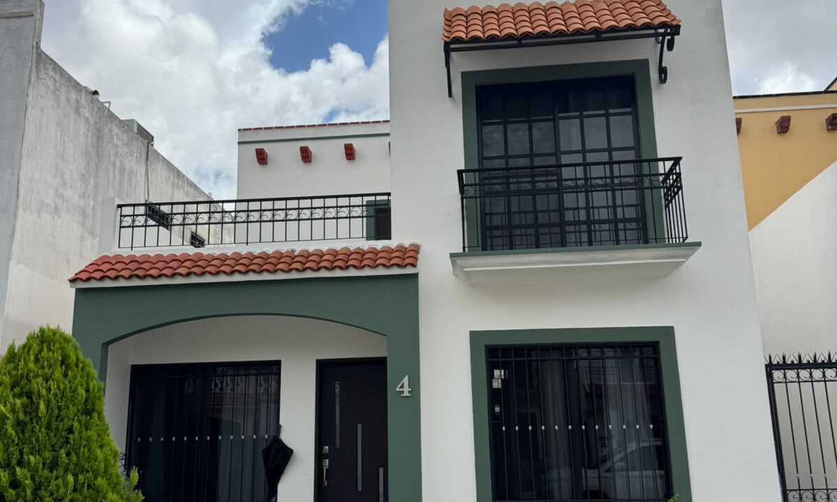 Casa en Venta en santa fe Cancun con recamara en planta baja y baño completo (7)