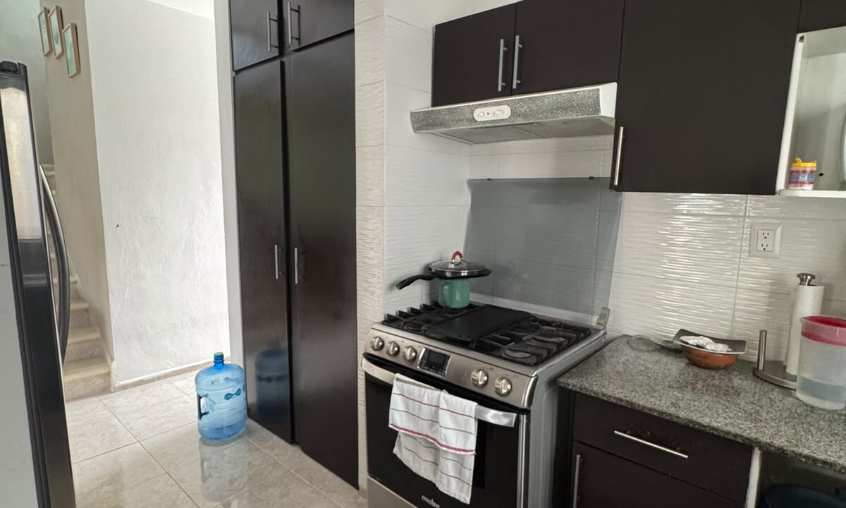 Casa en Venta en santa fe Cancun con recamara en planta baja y baño completo (9)